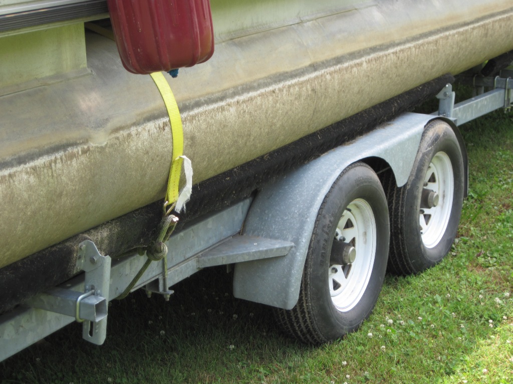 pontoon boat bunk2.jpg