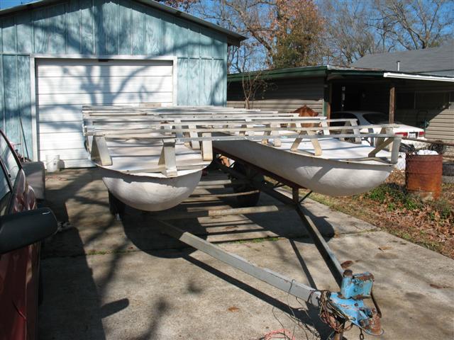 pontoon boat 007 (Small).jpg