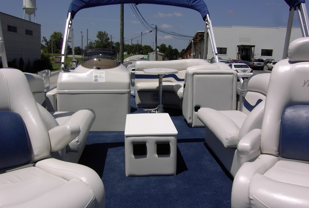 view aft between fwd seats 100w.jpg