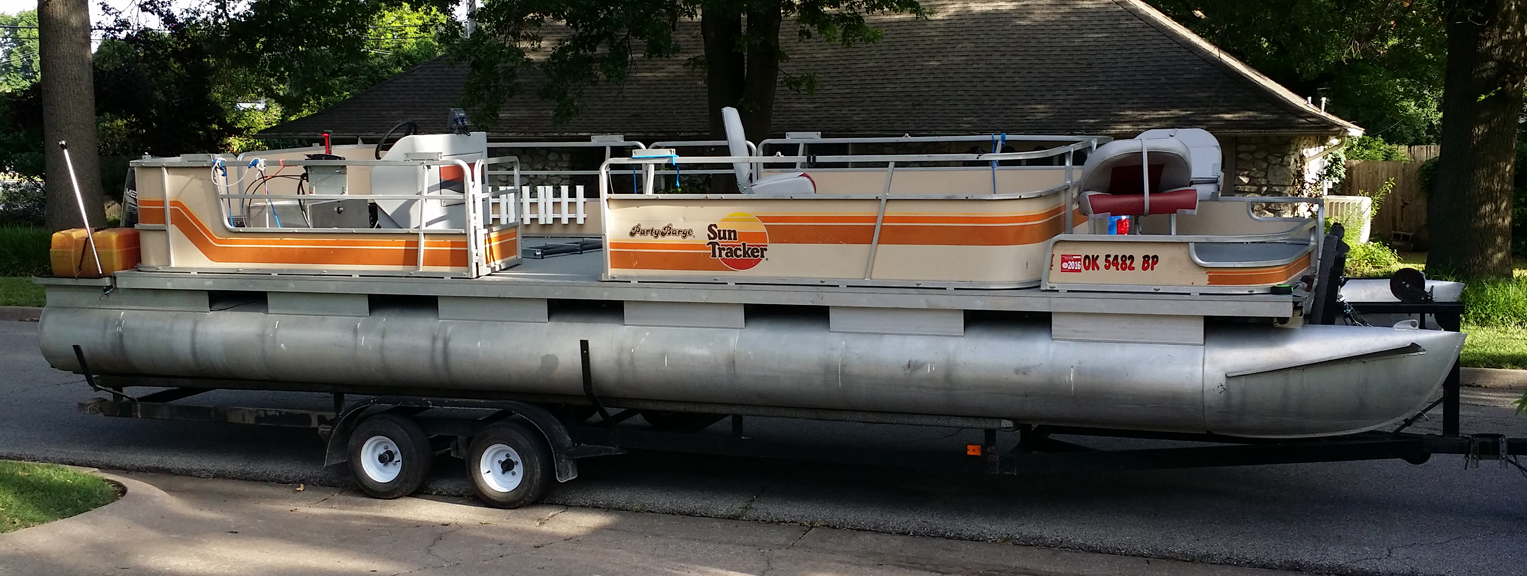 1986 Sun Tracker 28 ft.jpg