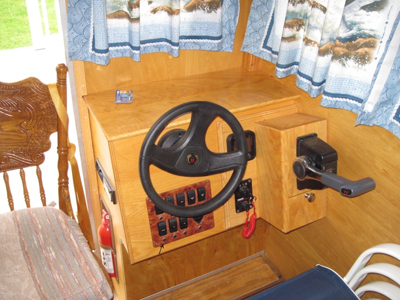 Houseboat_Console.jpg