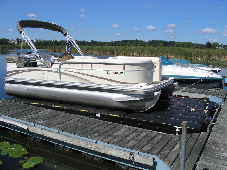 20DeckBoat-Bennington-McHenry.jpg