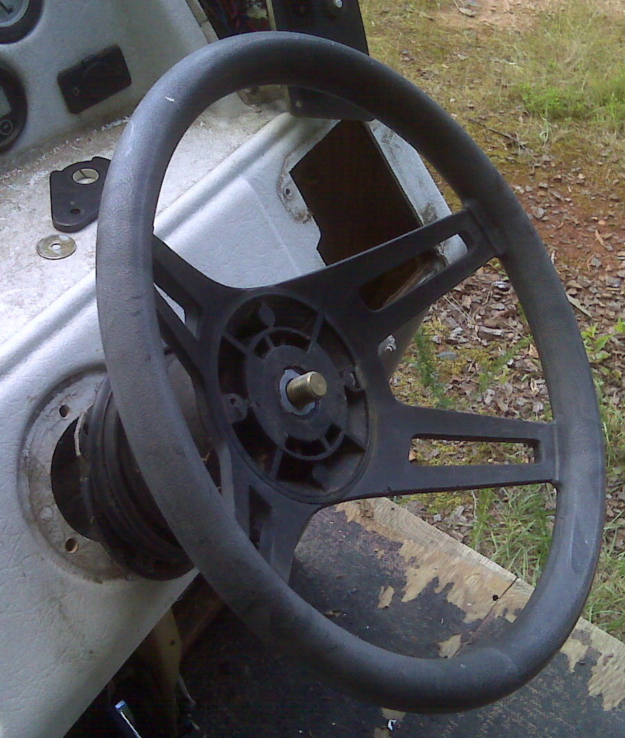 BoatSteeringOMC94.jpg