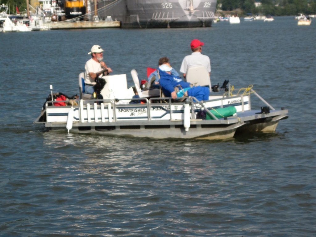 loaded pontoon boat 01.jpg