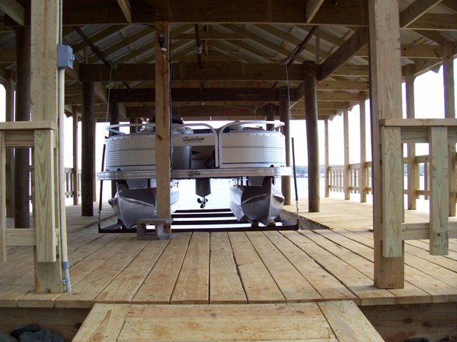 boat lift 1.JPG