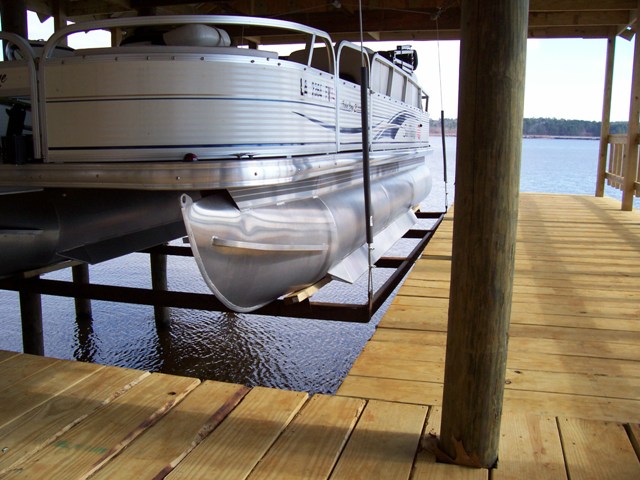 Boat lift 2.JPG