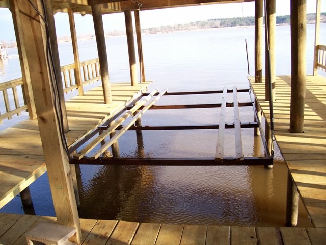 Boat Lift 3.JPG