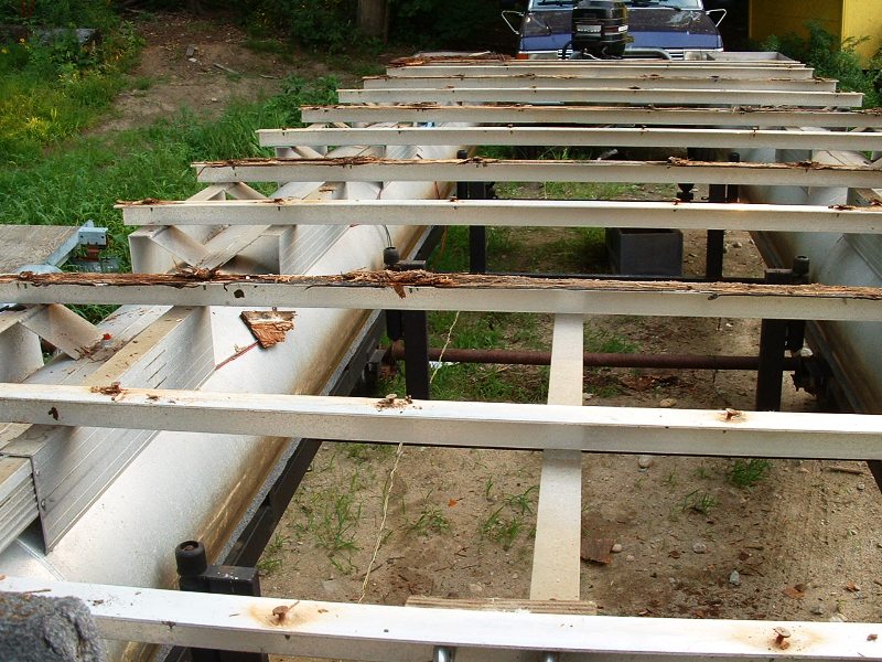 Pontoon boat Z channels.jpg